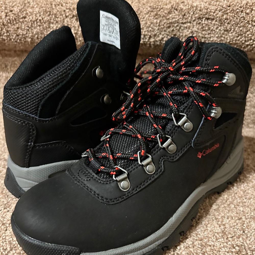 Columbia Black Hiking Boots with Red Accents, regular width, NEW, unworn - Picture 5 of 7